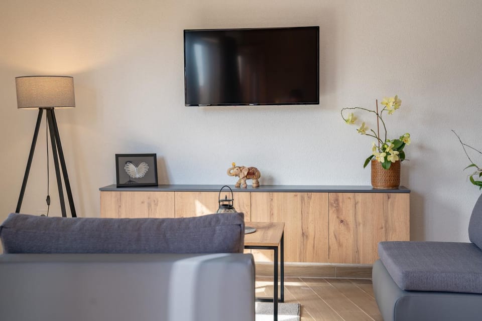 TV and multimedia, Seating area