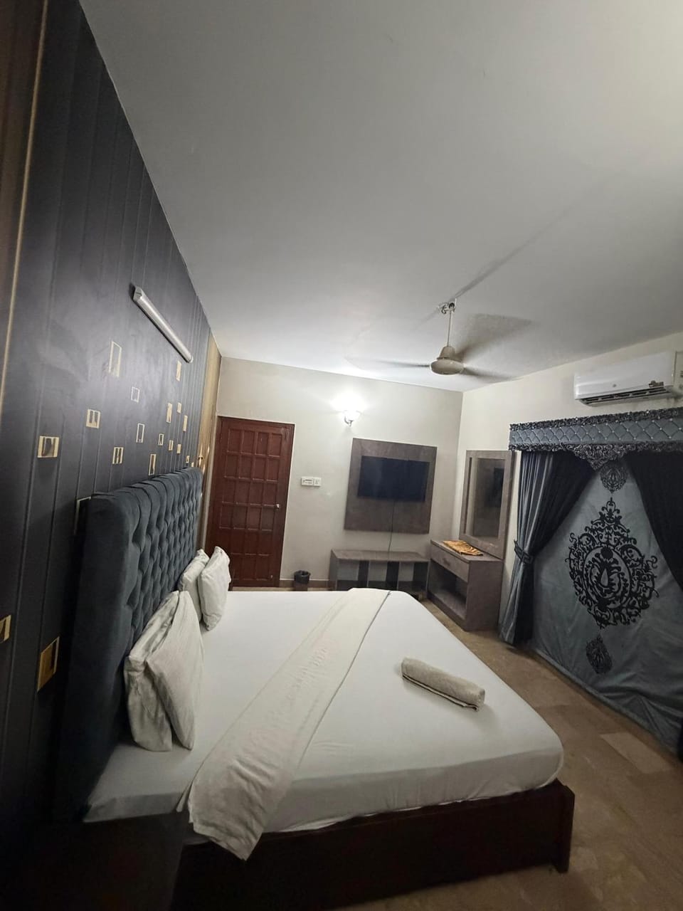 Karachi Family Guest House Bed and Breakfast in Karachi