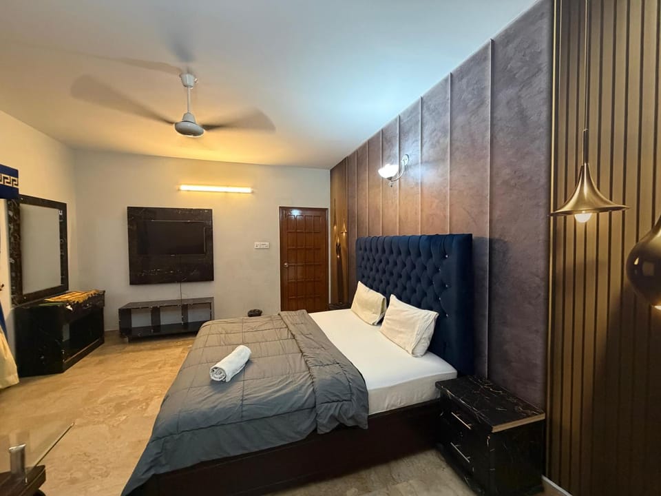 Karachi Family Guest House Bed and Breakfast in Karachi
