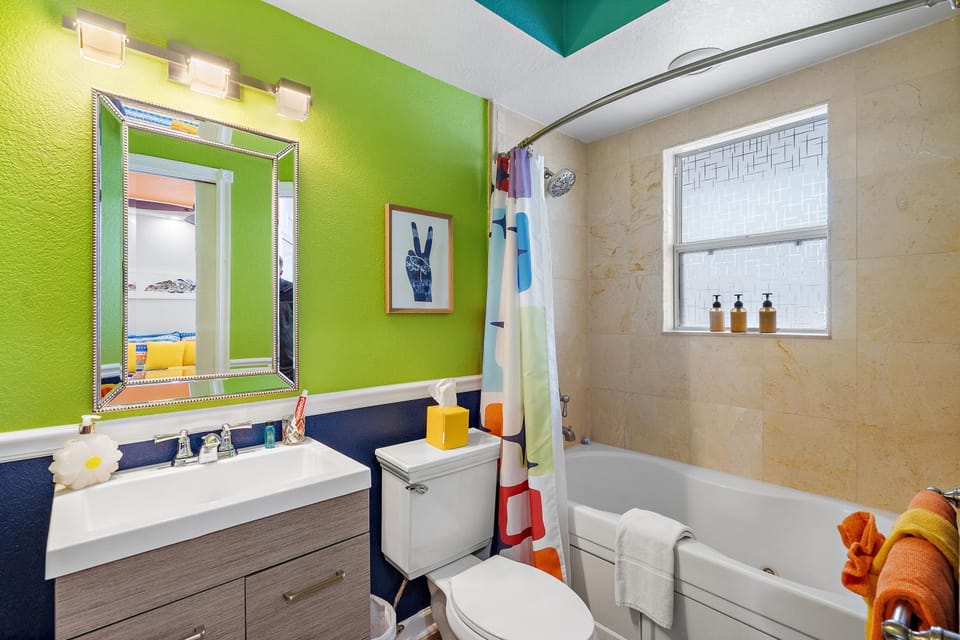 Shower, Toilet, Bathroom, Bath, towels