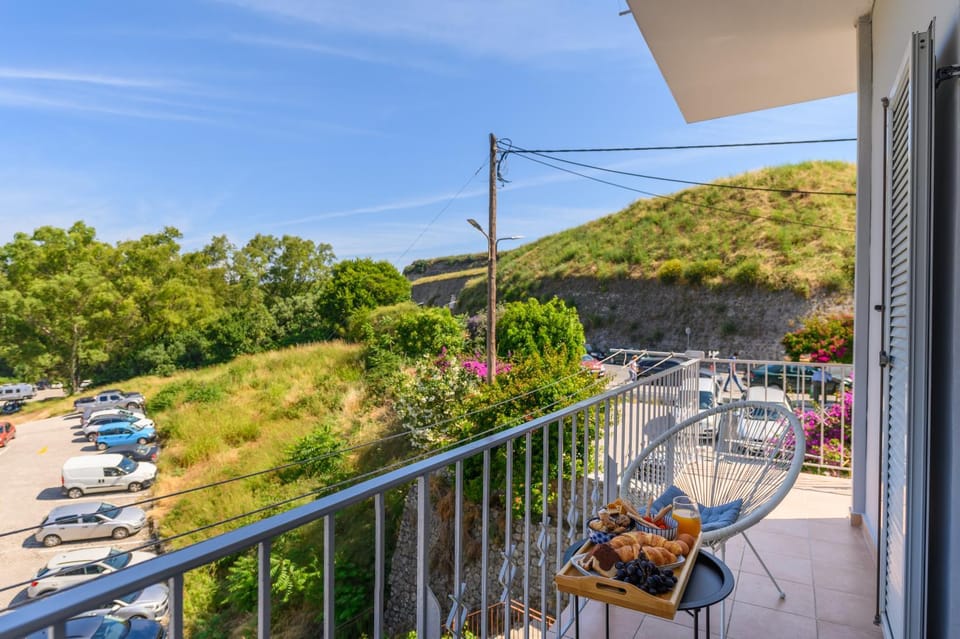 Natural landscape, View (from property/room), Balcony/Terrace, Mountain view, Parking