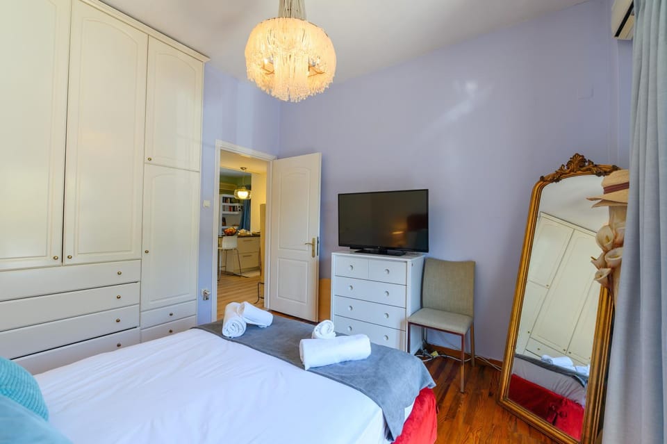 Bed, TV and multimedia, Bedroom, towels, wardrobe