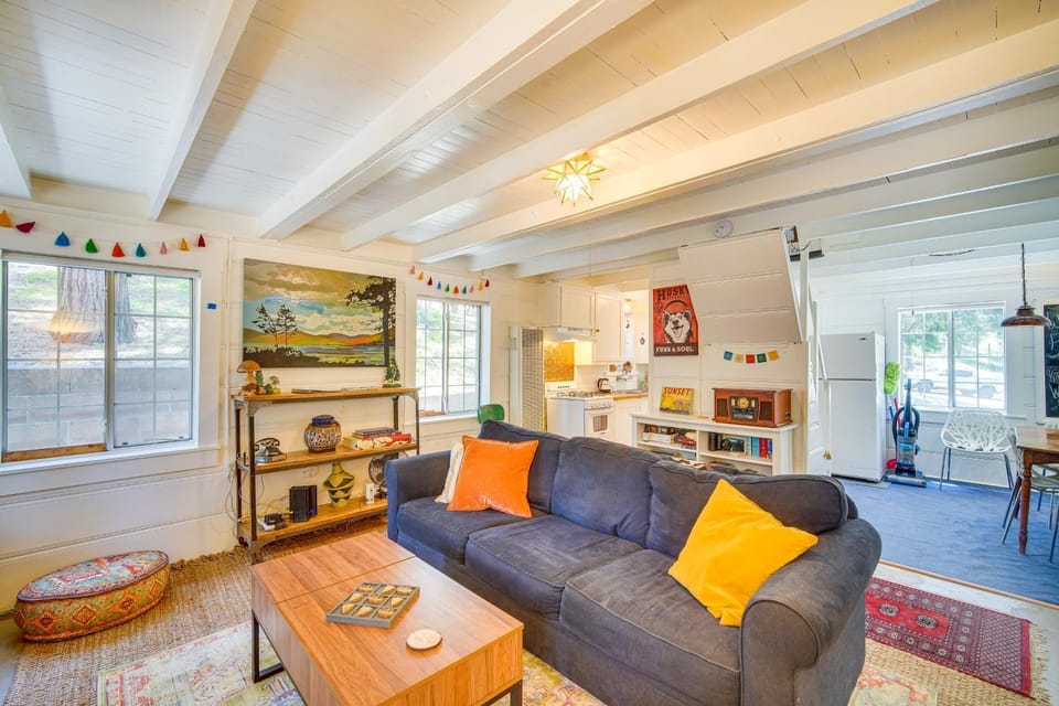 Crestline Vacation Rental, Close to Hiking Trails! House in Crestline