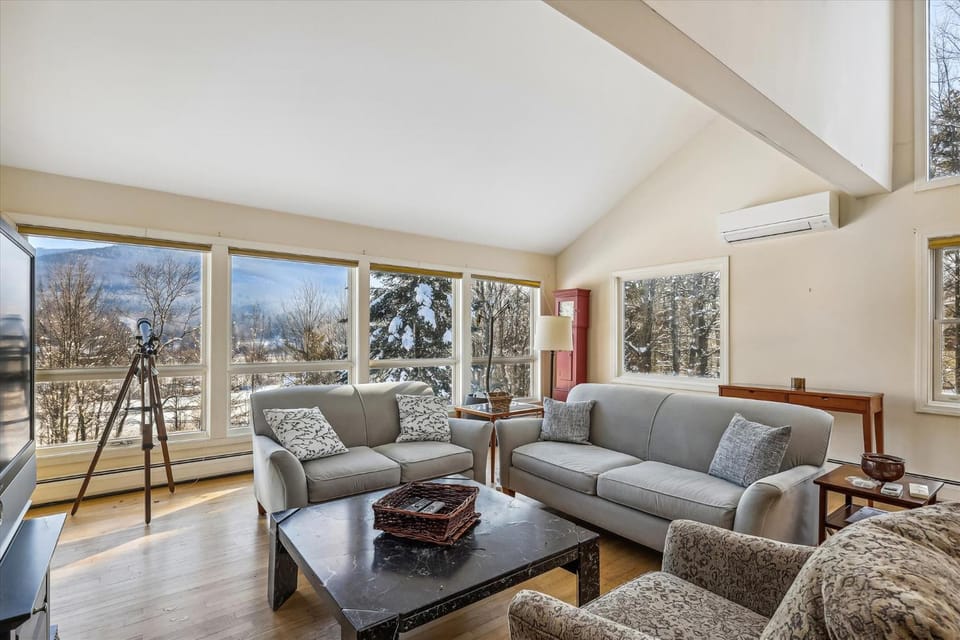 Pinnacle Lookout House in Stowe