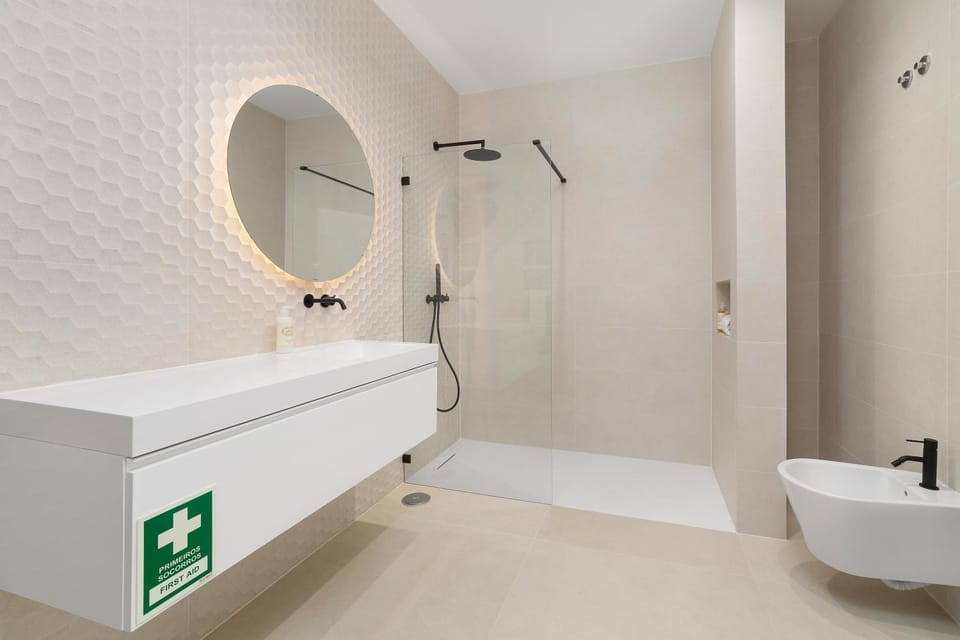 Shower, Toilet, Bathroom, Bath