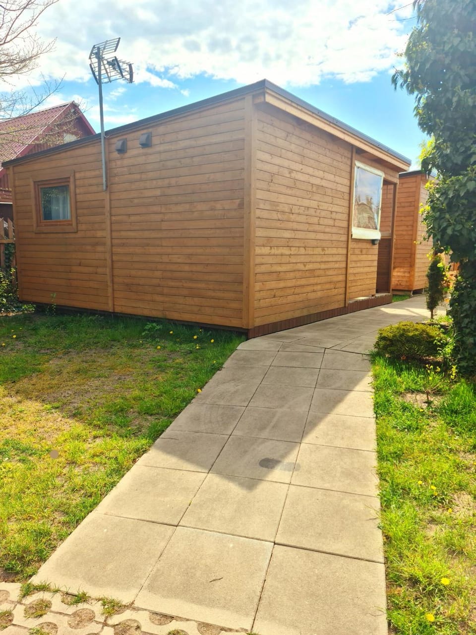 Property building, Spring, Day, Neighbourhood, Garden