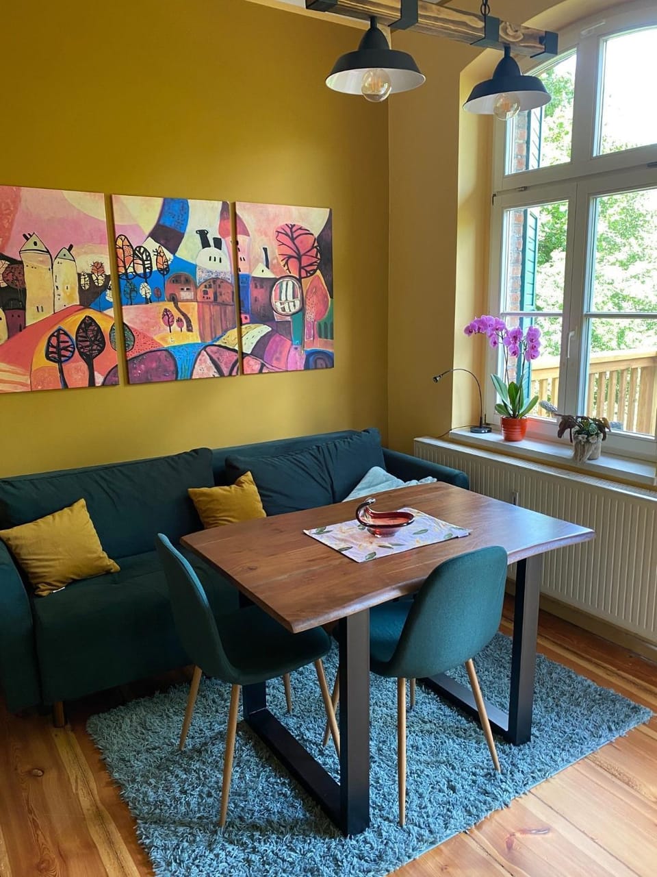 Seating area, Dining area