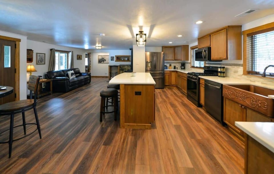 Day, Kitchen or kitchenette, Living room, Seating area, dishwasher, fireplace, furniture, microwave, oven, stove