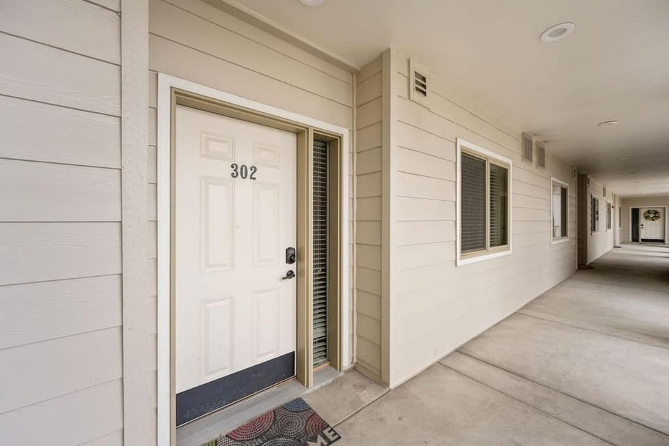 Facade/entrance, Day