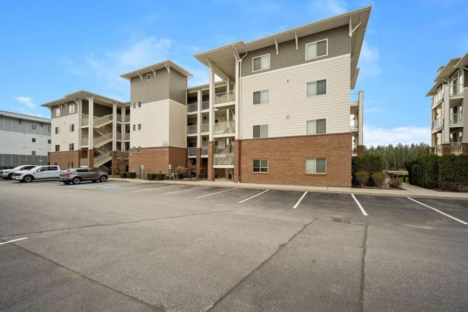 Property building, Day, Parking