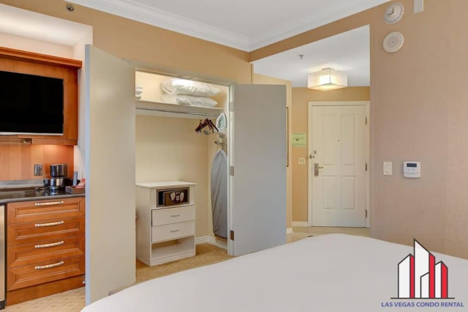 MGM Signature-09-716 8 TWO adjacent Studio units House in Las Vegas Strip
