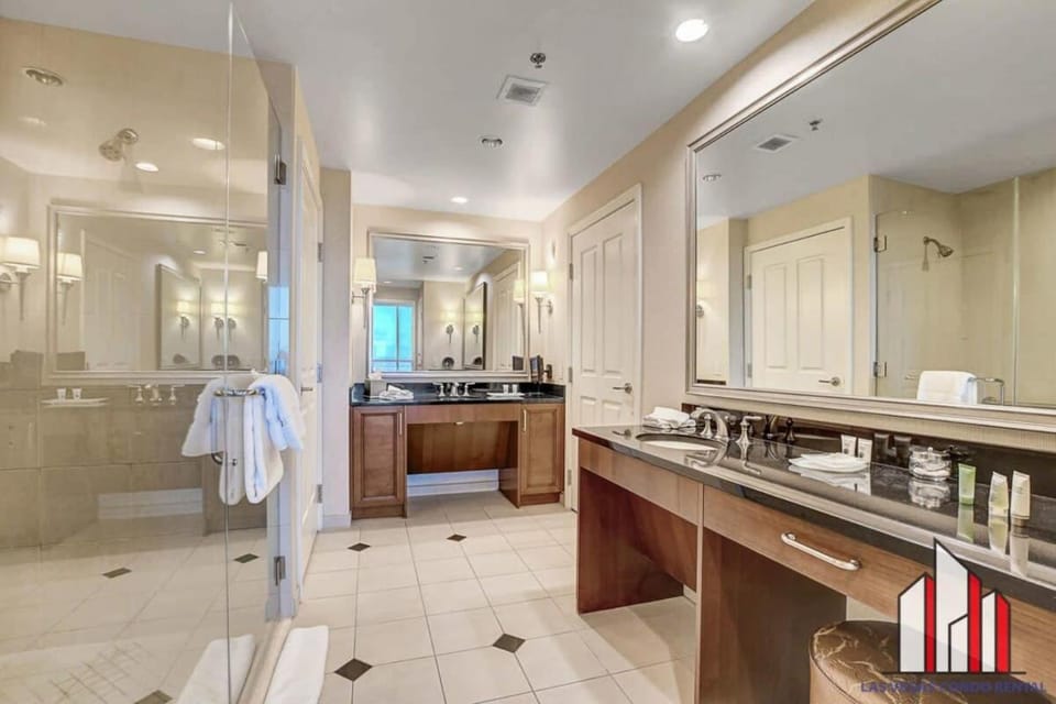 MGM Signature-10-714 1Br Balcony Suite Accessible House in Las Vegas Strip