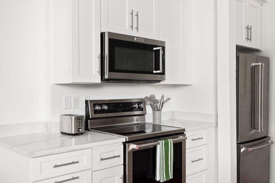 Stylish Old Port 2BR, Walk to Everything Apartment in South Portland