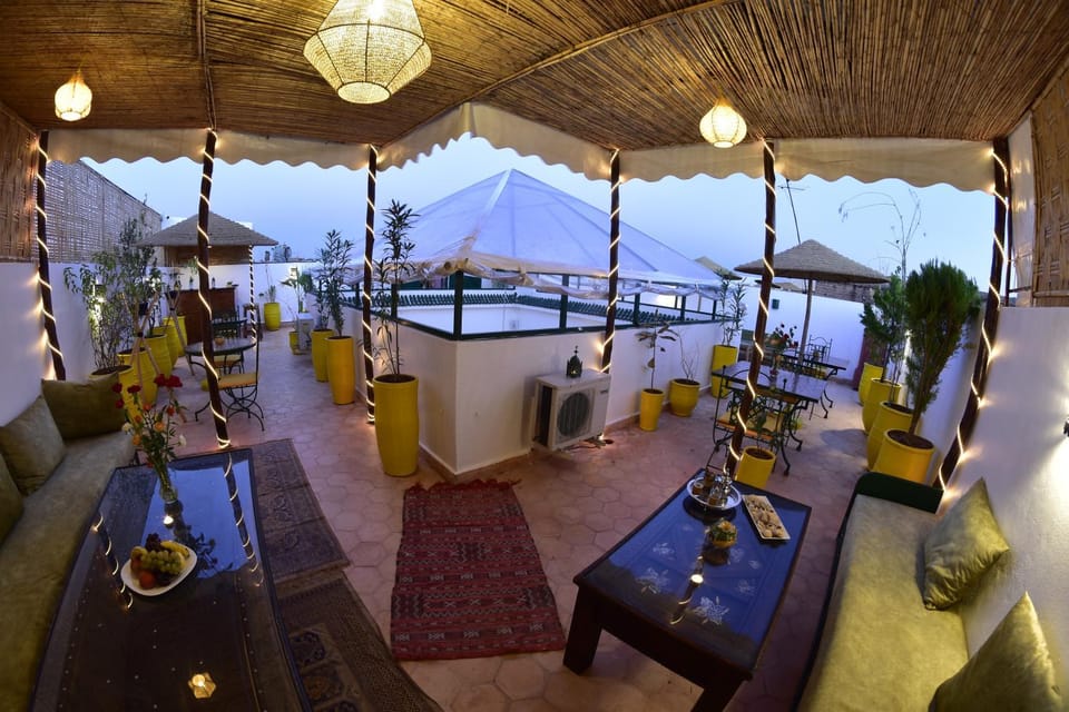 Restaurant/places to eat, Balcony/Terrace