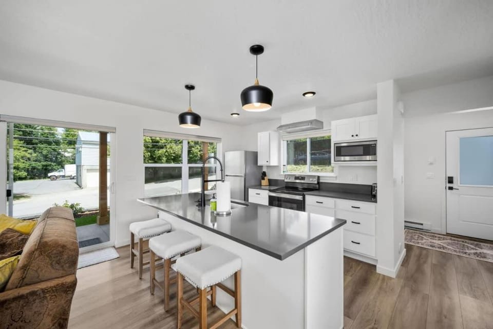 Day, Kitchen or kitchenette, furniture, microwave