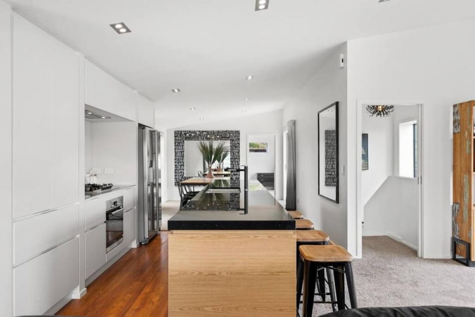 Kitchen or kitchenette, pet friendly, stove