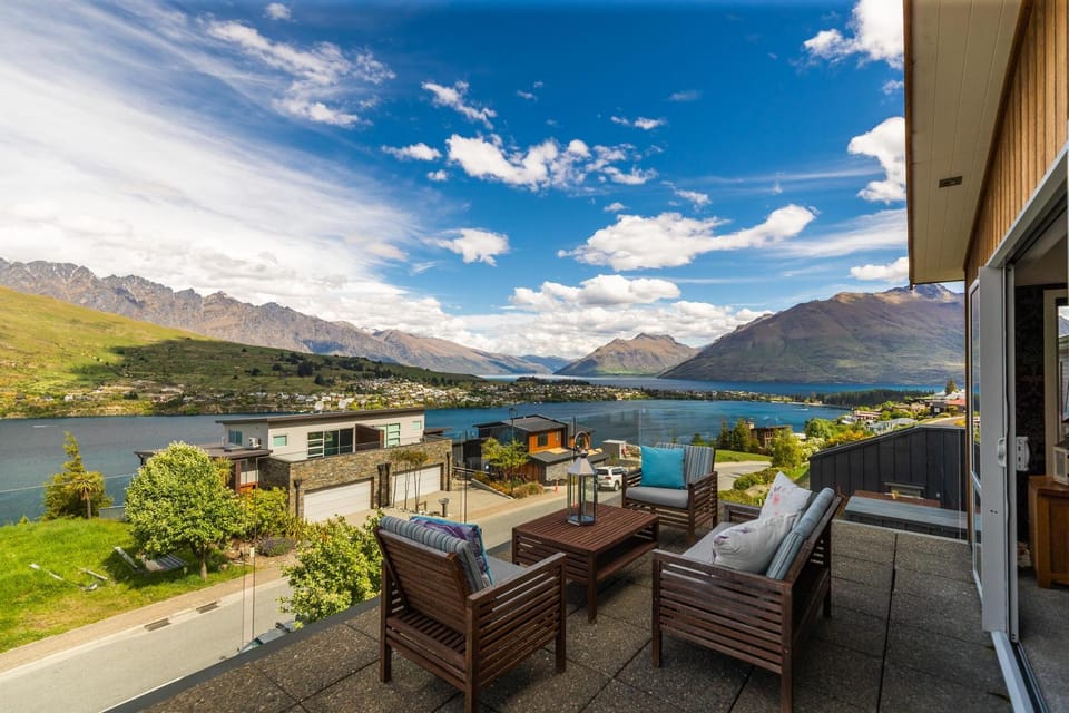 View (from property/room), Balcony/Terrace, Seating area, Lake view, Mountain view