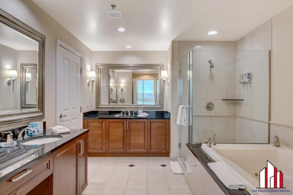 MGM Signature-20-608 1Br 2Ba Balcony Jacuzzi Suite House in Las Vegas Strip
