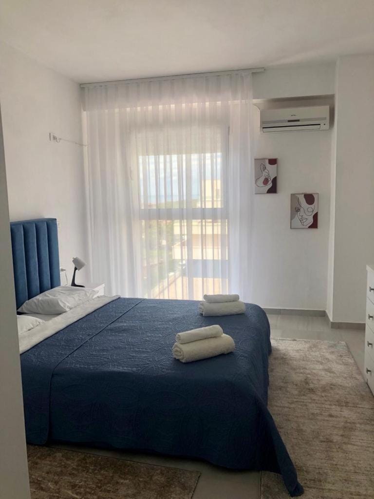 Bedroom, air conditioner