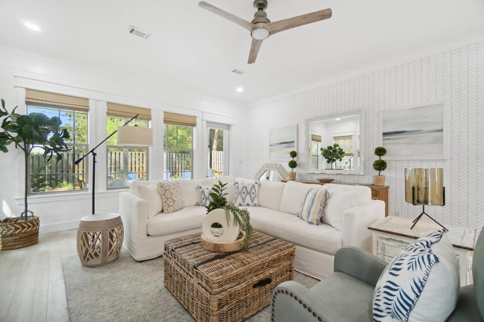 View (from property/room), Balcony/Terrace, Living room, Decorative detail, Seating area, fireplace