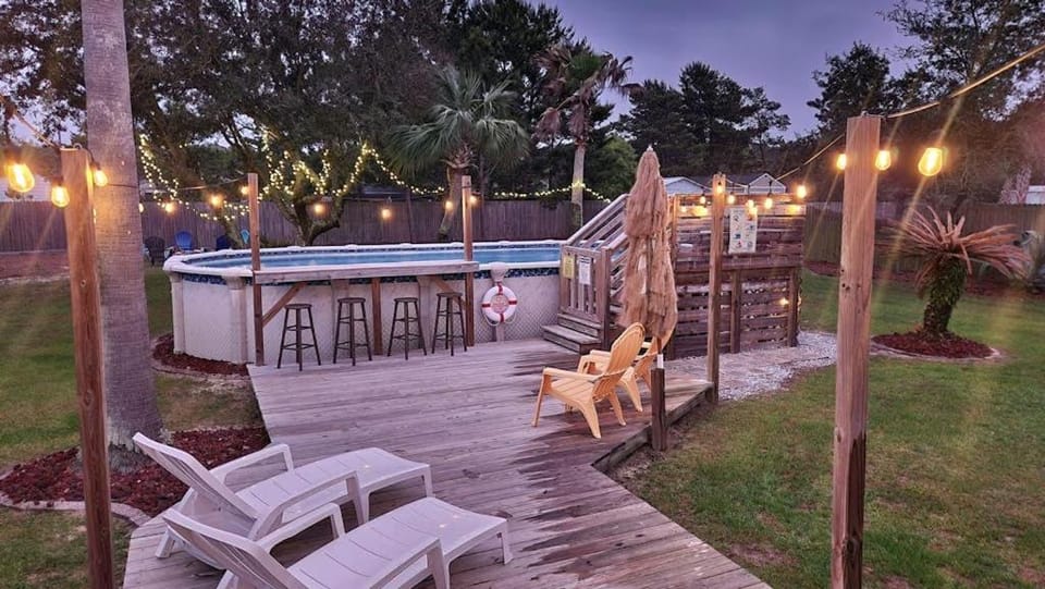Poolside Palms Paradise House in Alabama