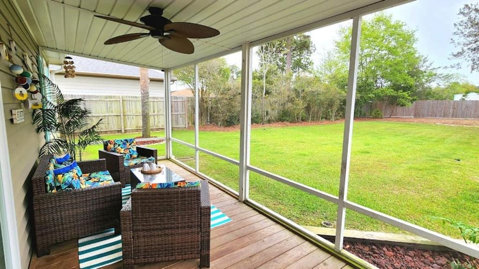 Poolside Palms Paradise House in Alabama