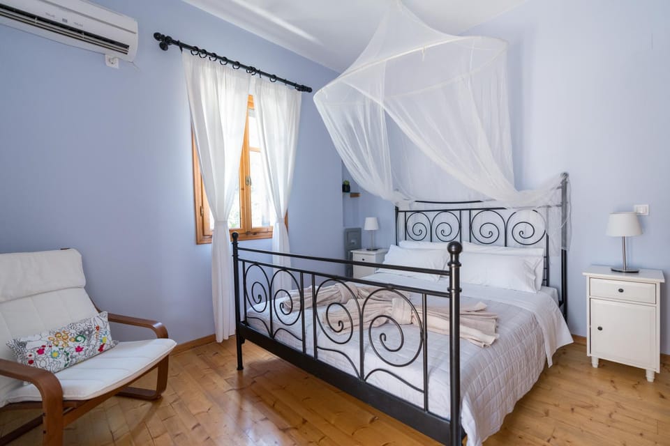 Bougainvillea Tree House House in Cephalonia