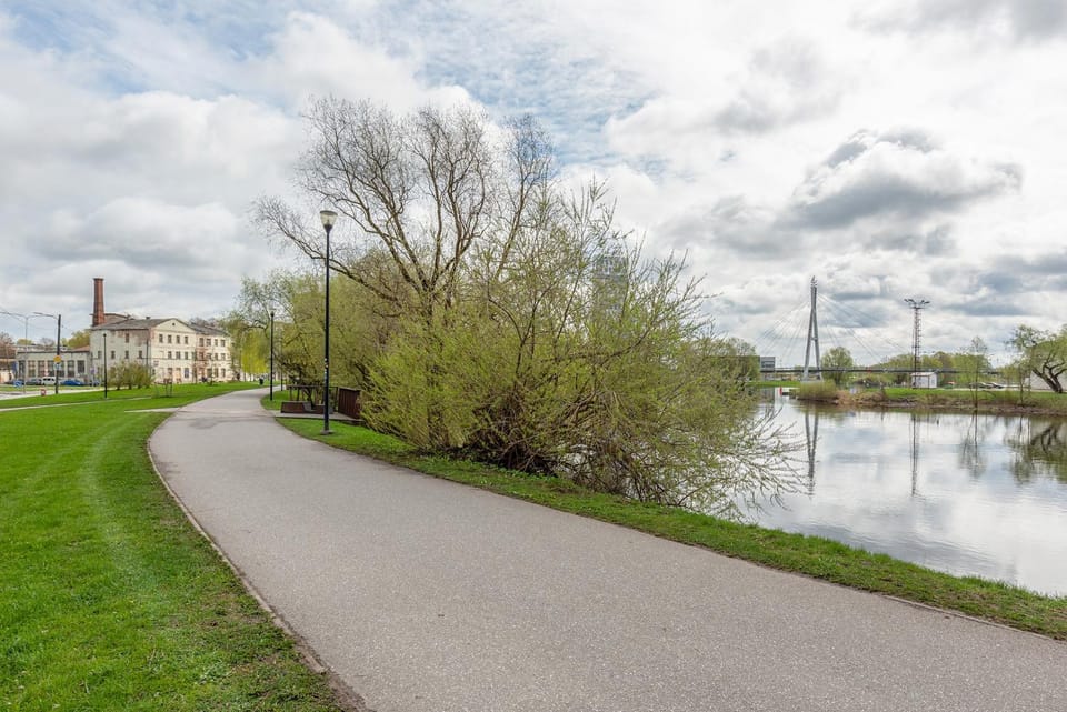 Spring, Off site, Day, Neighbourhood, Natural landscape, River view, Quiet street view