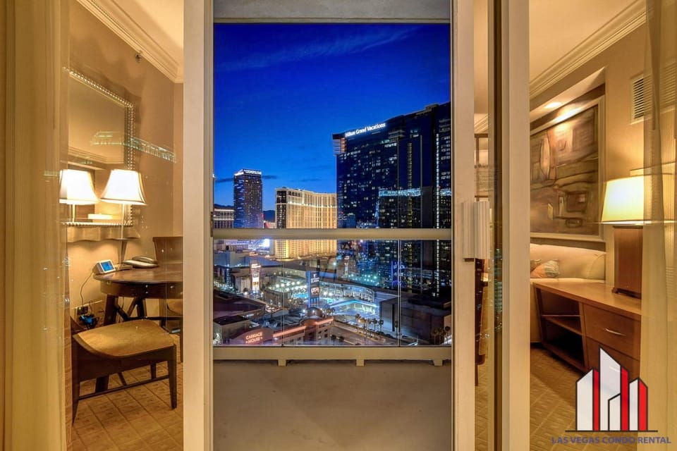 MGM Signature-22-707 F1 Track & Strip View Balcony House in Las Vegas Strip
