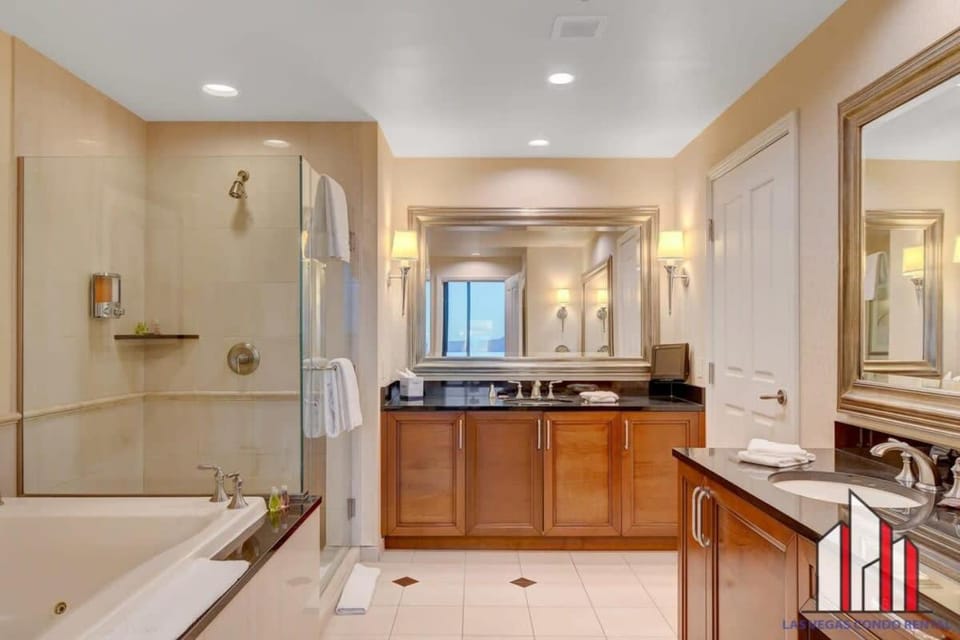 MGM Signature-29-602 1Br 2Ba Balcony Jacuzzi Suite House in Las Vegas Strip