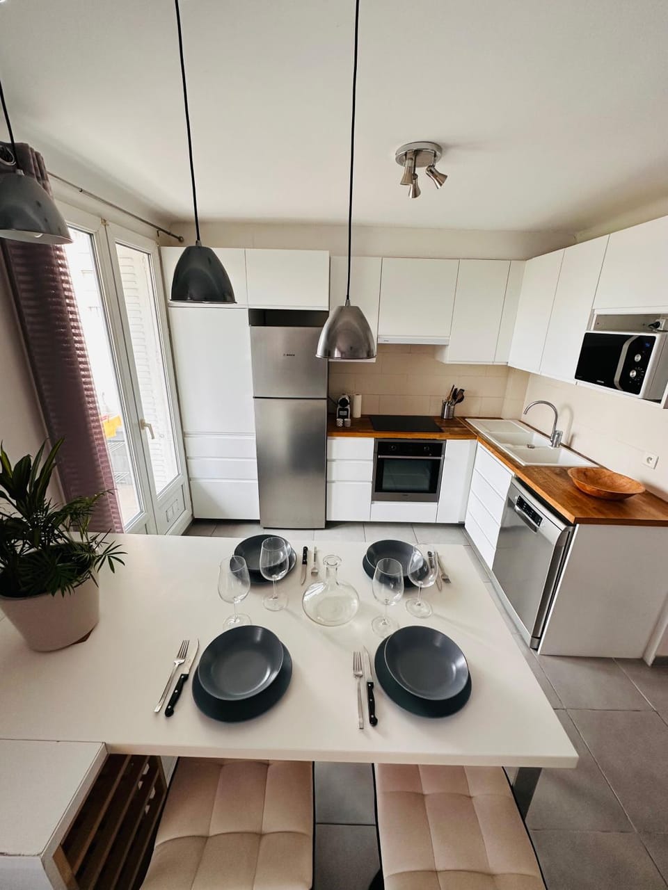 Kitchen or kitchenette, Dining area, dishwasher, minibar, oven, pet friendly, stove