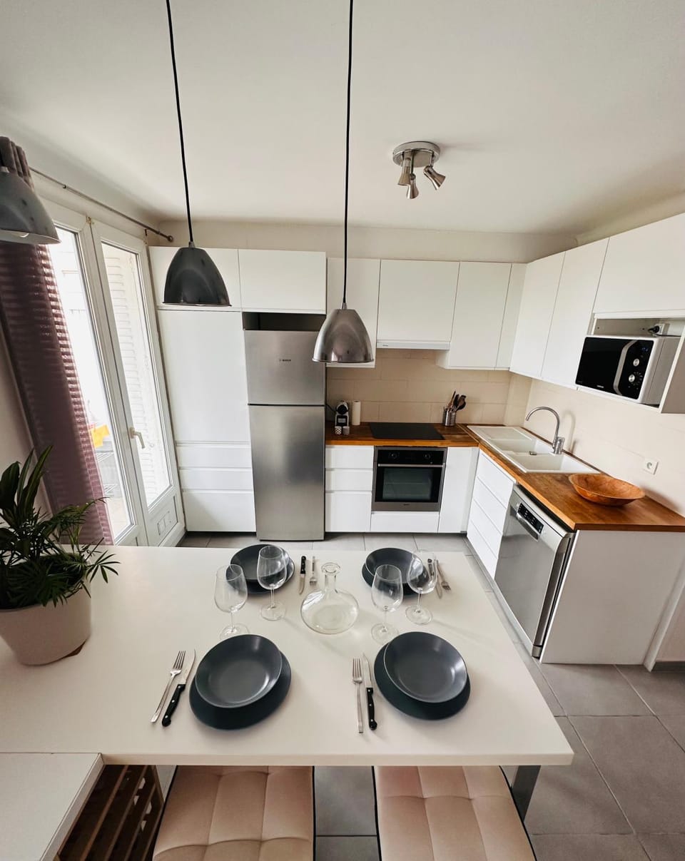 Kitchen or kitchenette, Dining area, dishwasher, minibar, oven, pet friendly, stove