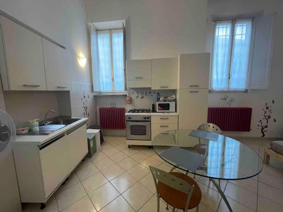 Kitchen or kitchenette, Dining area, minibar, pet friendly, stove