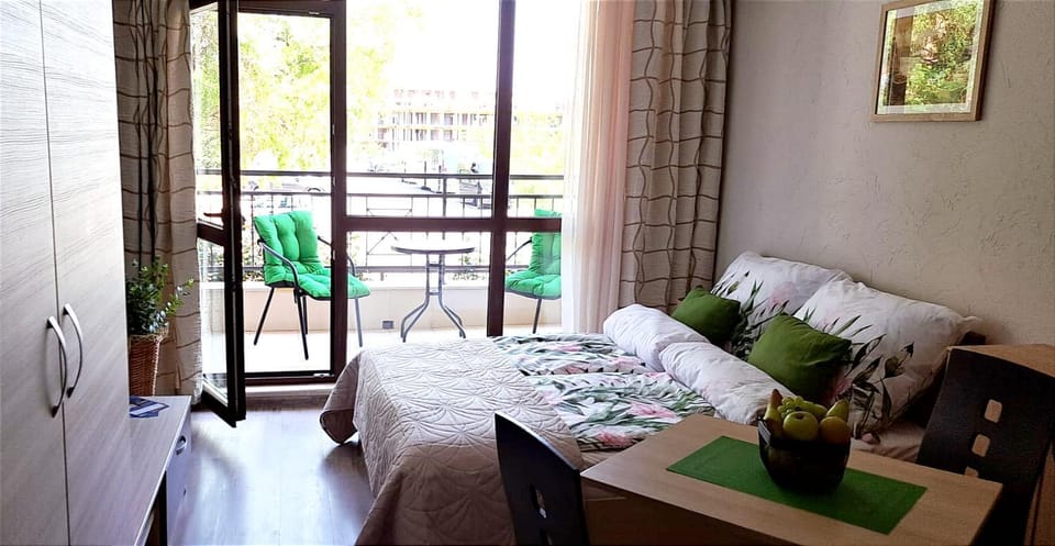 Bed, Living room, Photo of the whole room, Bedroom