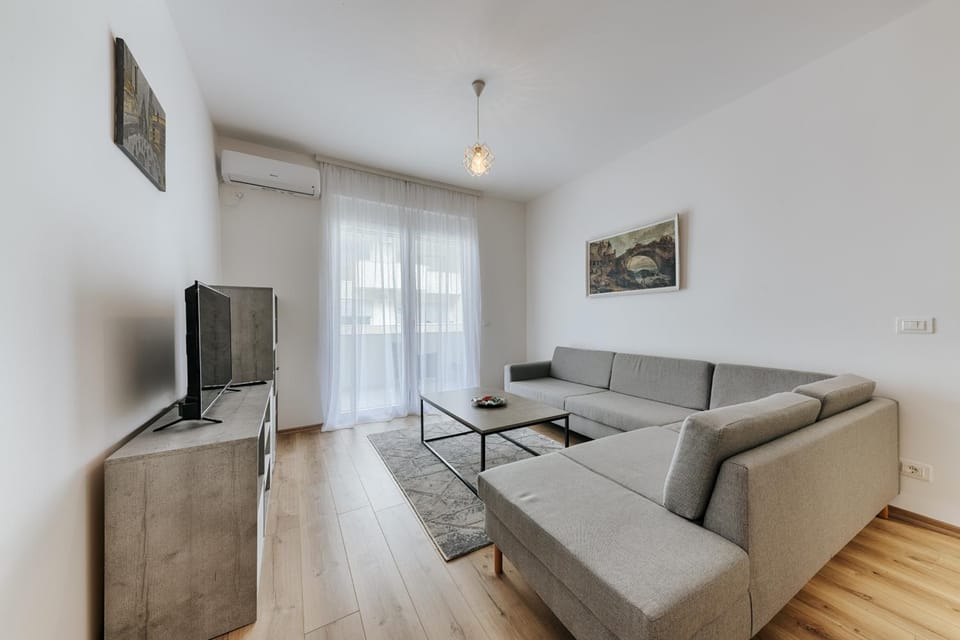 Communal lounge/ TV room, TV and multimedia, Living room, Seating area, Evening entertainment