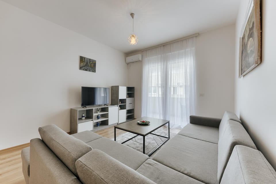 Communal lounge/ TV room, TV and multimedia, Living room, Seating area, Evening entertainment