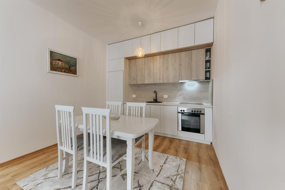 Kitchen or kitchenette, Dining area, oven, pet friendly
