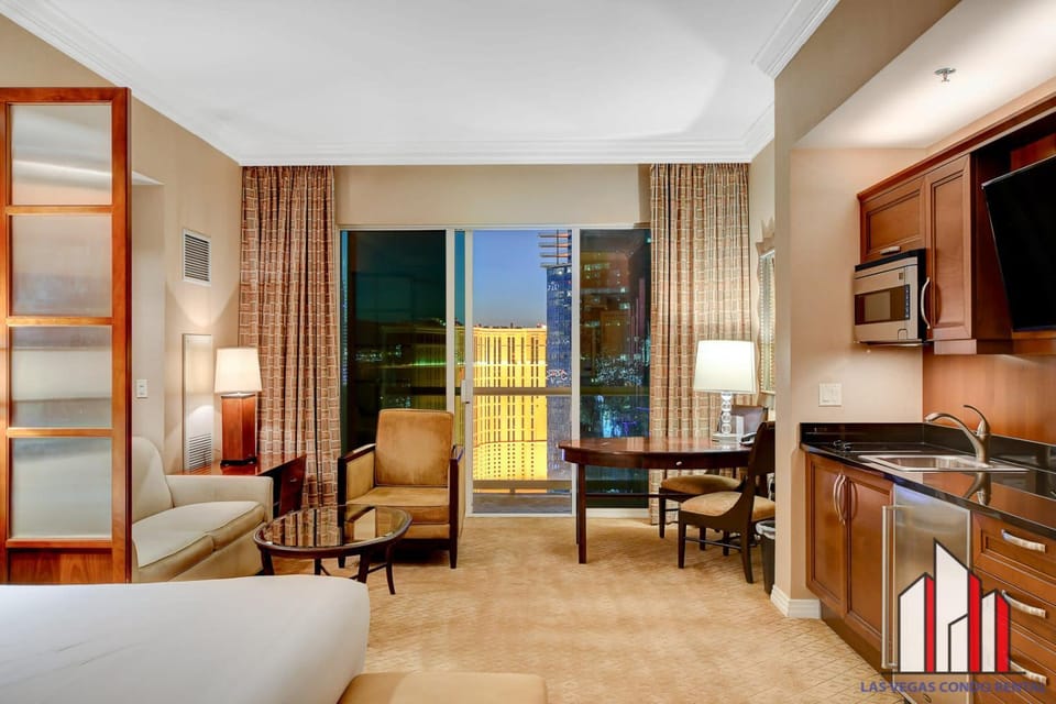 MGM Signature-33-705 F1 Track & Strip View Balcony House in Las Vegas Strip
