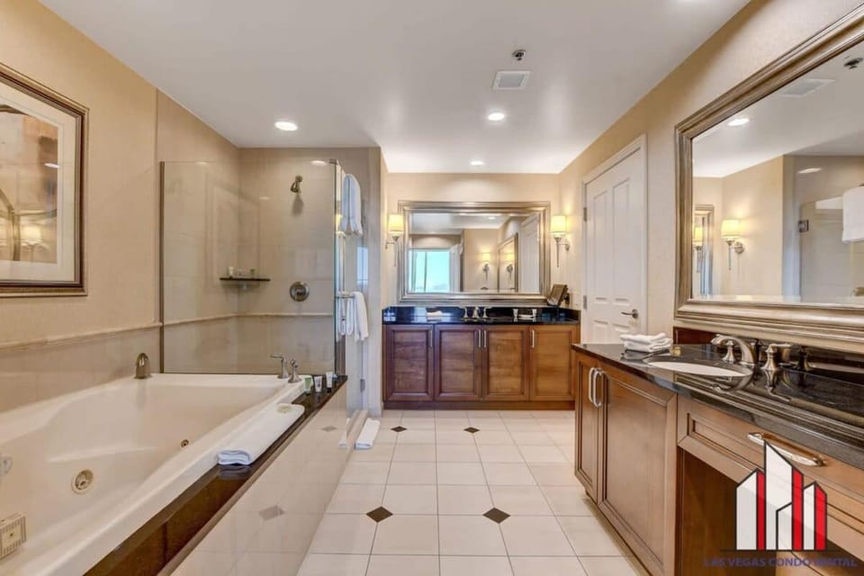 MGM Signature-28-602 1Br 2Ba Balcony Jacuzzi Suite House in Las Vegas Strip