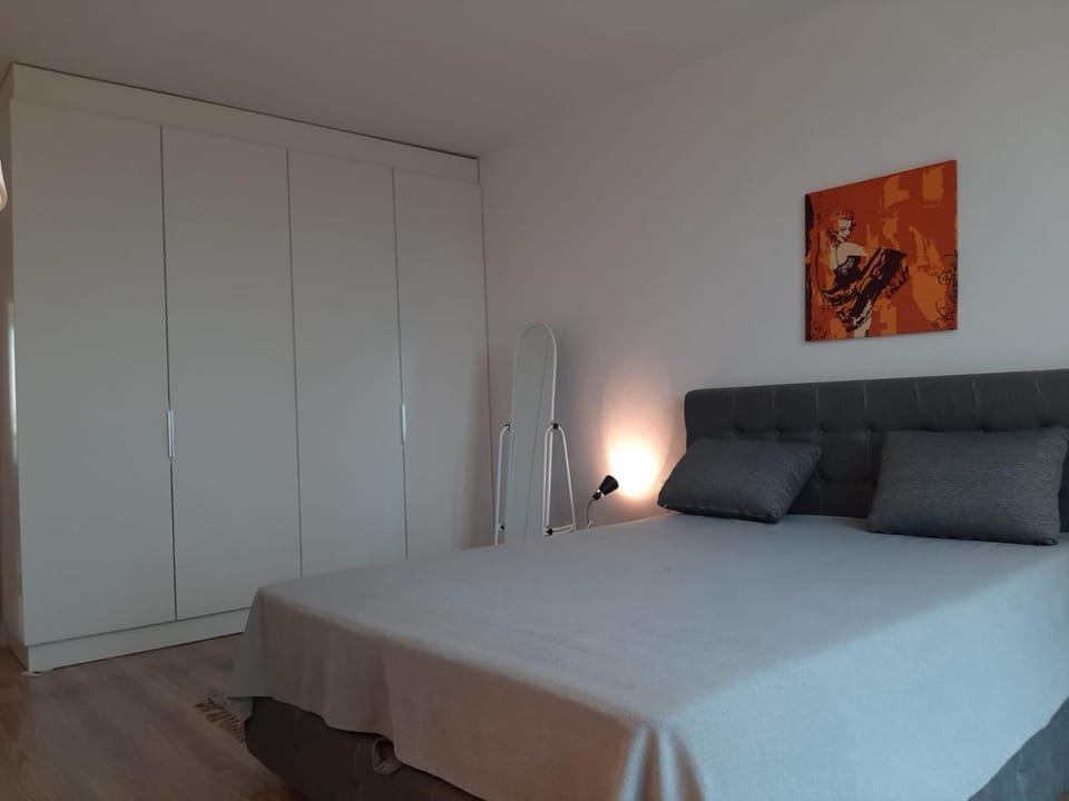 Bed, Photo of the whole room, Bedroom, wardrobe