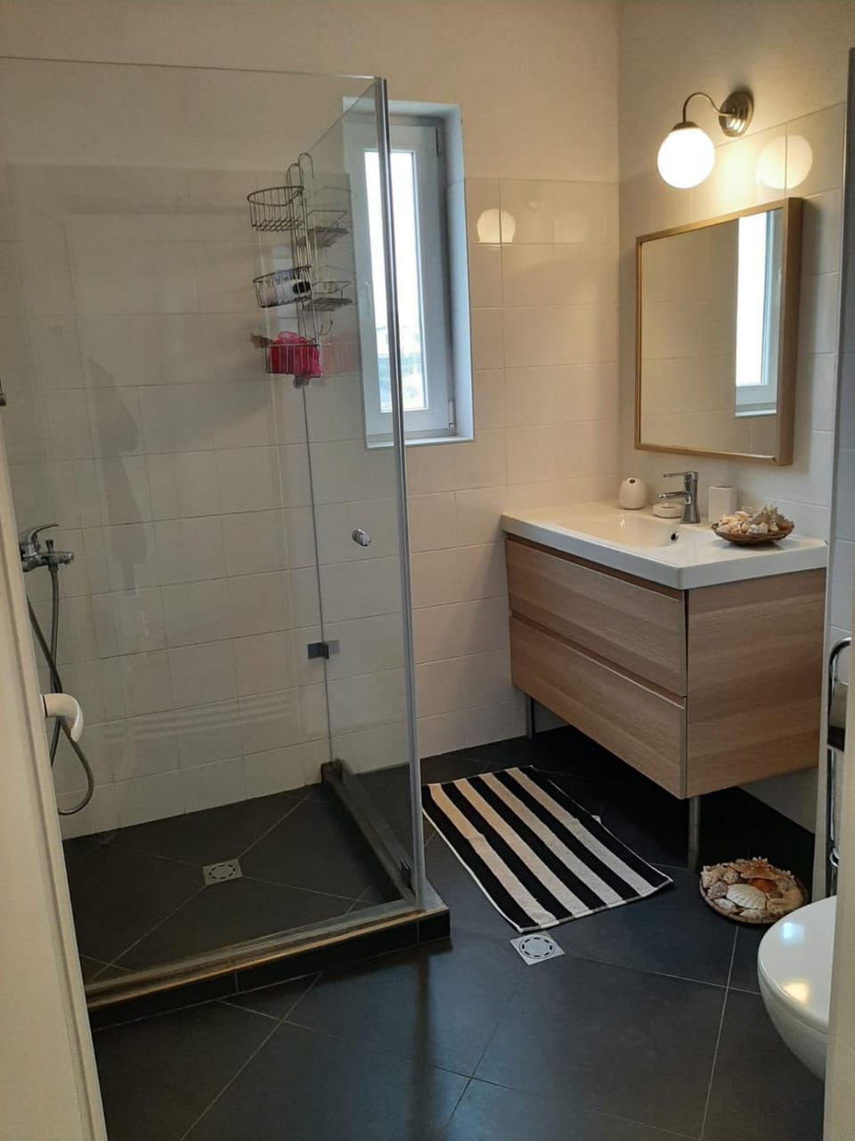 Shower, Toilet, Bathroom, towels