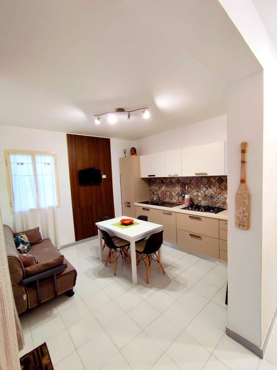 Kitchen or kitchenette, Living room, Seating area, Dining area, pet friendly, stove