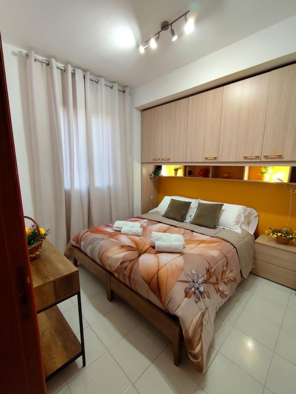 Bedroom, towels