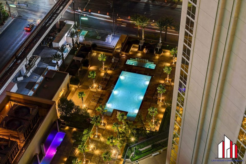 MGM Signature-28-705 F1 Track & Strip View Balcony House in Las Vegas Strip