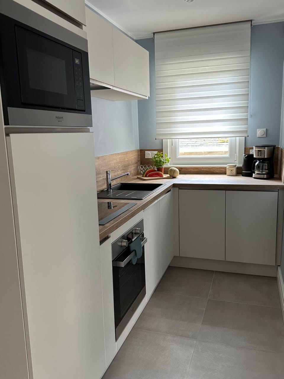 Coffee/tea facilities, dishwasher, minibar, pet friendly, stove, toaster