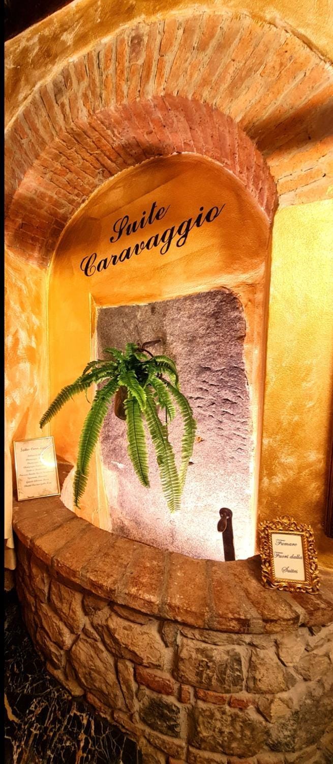 SUITE CARAVAGGIO Love hotel in Lombardy