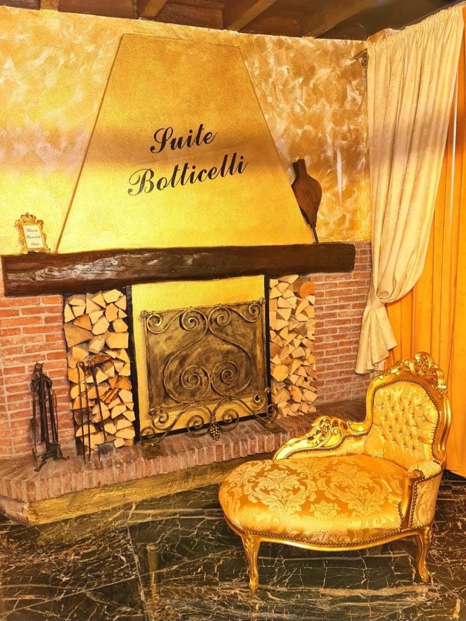 SUITE BOTTICELLI Love hotel in Lombardy