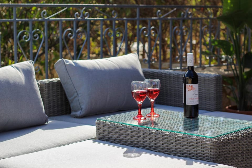 Patio, Day, Food and drinks, Drinks, Alcoholic drinks