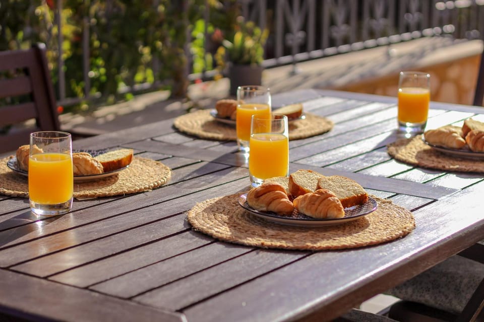 Patio, Day, Summer, Food and drinks, Food, Breakfast, Continental breakfast, Lunch, Dinner, Drinks