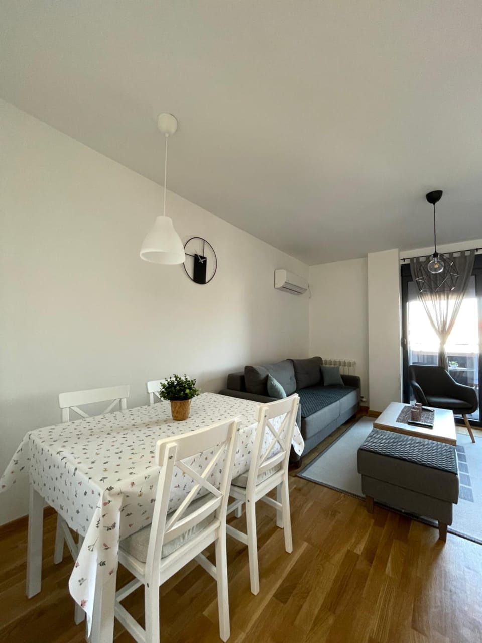 Living room, Photo of the whole room, Seating area, Dining area